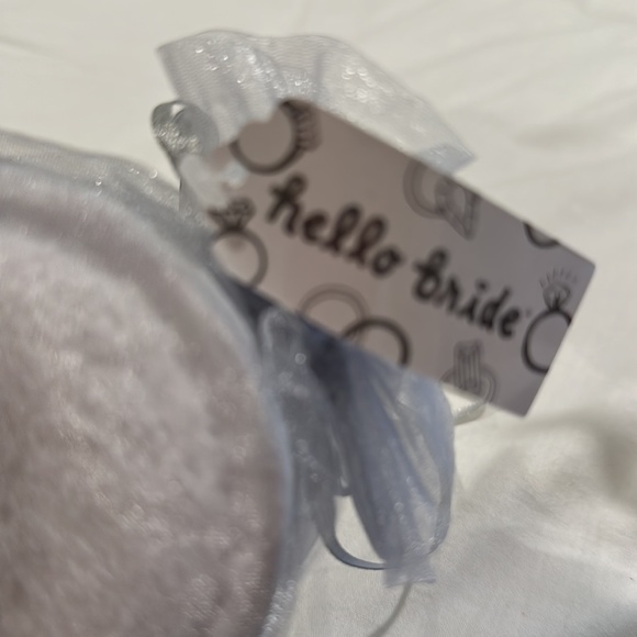 ABOUT FACE DESIGNS WHITE BRIDE/RING SLIPPERS NWT ONE SIZE FITS MOST - Picture 7 of 7